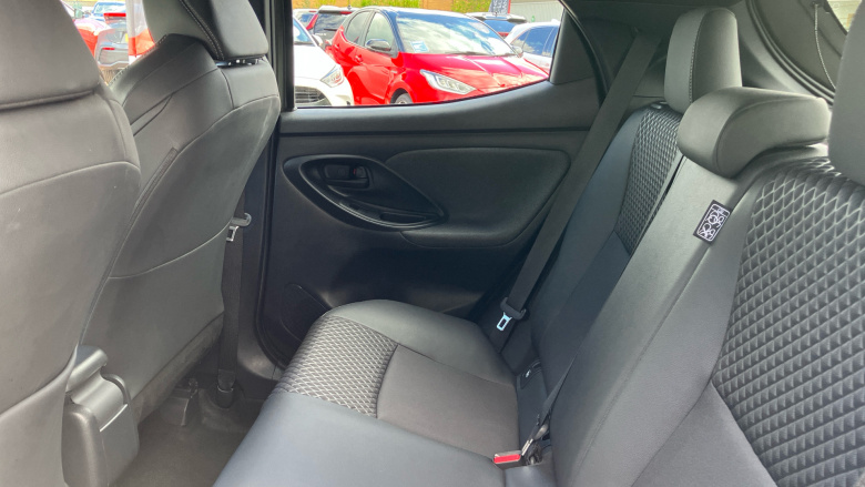 Toyota Yaris 1.5 Hybrid Dynamic 5dr CVT Hybrid Hatchback